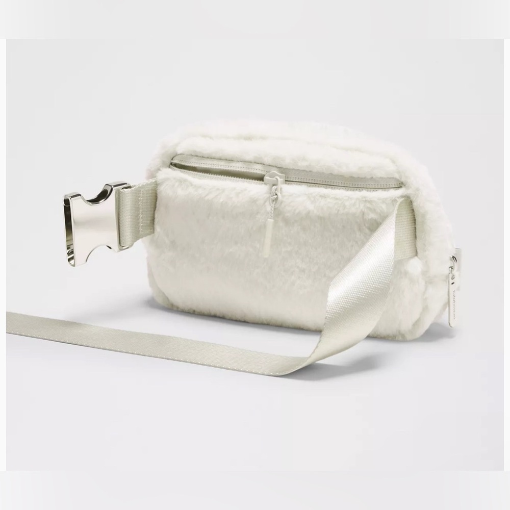 NWT Lululemon Everywhere Belt Bag Plush Fleece -Bone Color - Picture 7 of 11